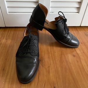 cut out leather loafer